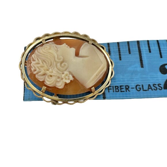 Vintage Shell Cameo Brooch or Pendant Oval Gold Tone Frame Dual Use Elegant - Picture 5 of 5